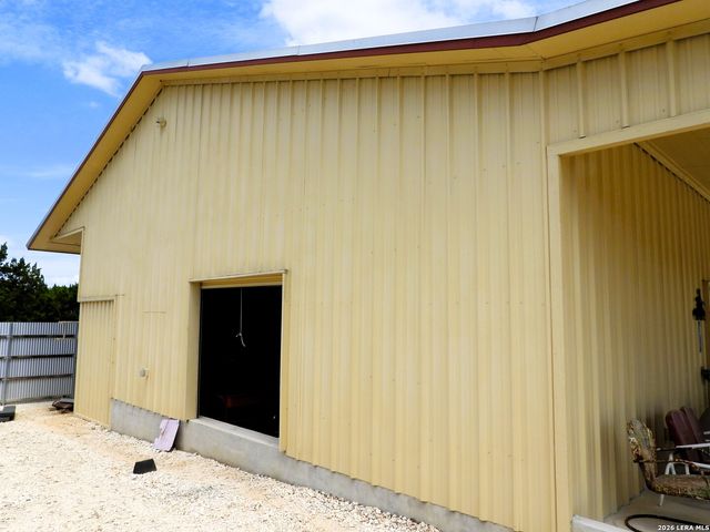 10766 PARK ROAD 37, Lakehills, TX 78063