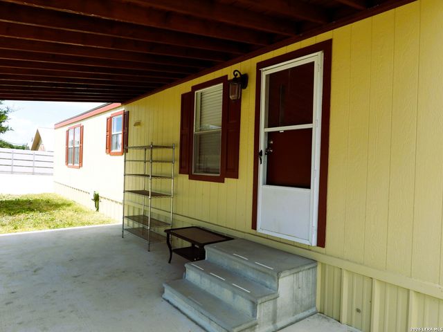 10766 PARK ROAD 37, Lakehills, TX 78063
