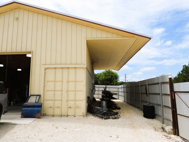 10766 PARK ROAD 37, Lakehills, TX 78063