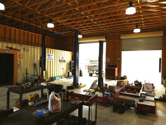 10766 PARK ROAD 37, Lakehills, TX 78063