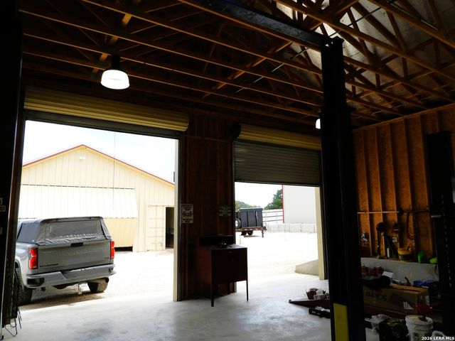 10766 PARK ROAD 37, Lakehills, TX 78063