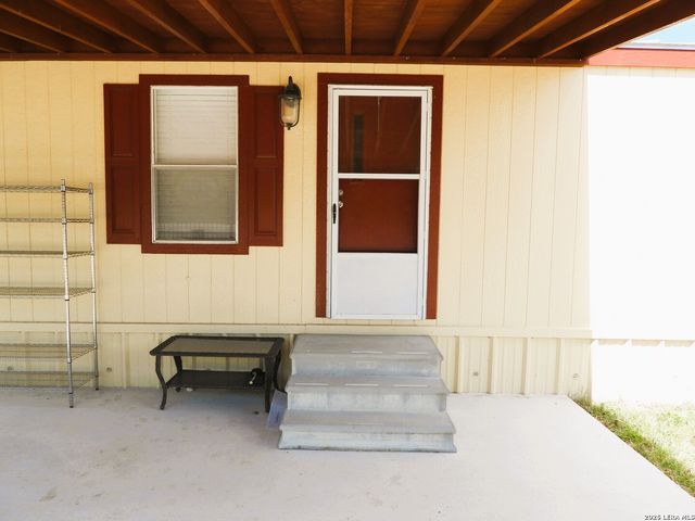 10766 PARK ROAD 37, Lakehills, TX 78063