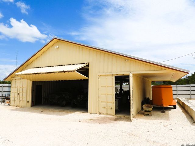 10766 PARK ROAD 37, Lakehills, TX 78063