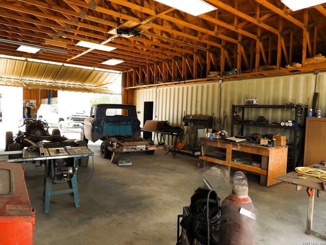 10766 PARK ROAD 37, Lakehills, TX 78063