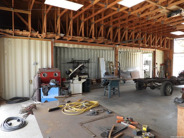 10766 PARK ROAD 37, Lakehills, TX 78063