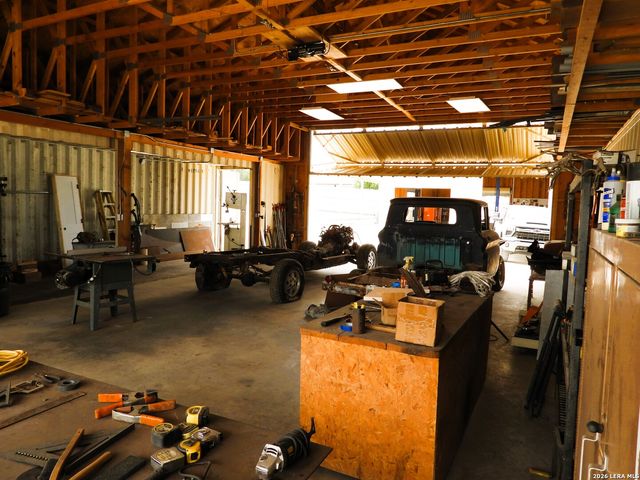 10766 PARK ROAD 37, Lakehills, TX 78063