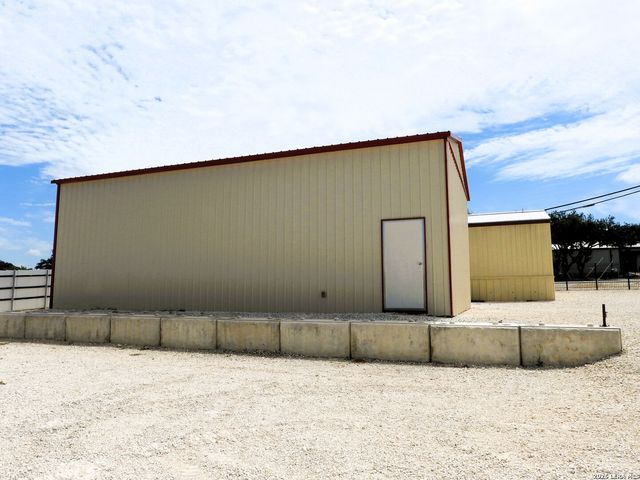 10766 PARK ROAD 37, Lakehills, TX 78063
