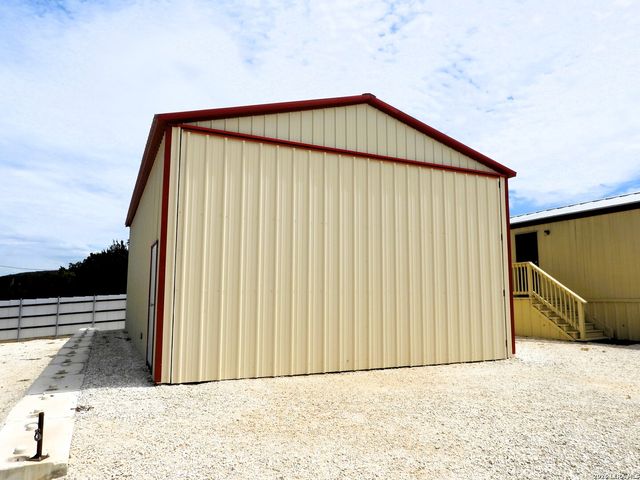 10766 PARK ROAD 37, Lakehills, TX 78063