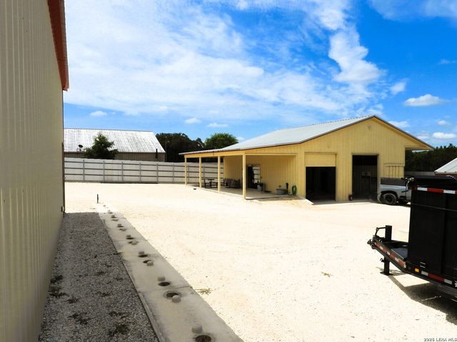 10766 PARK ROAD 37, Lakehills, TX 78063