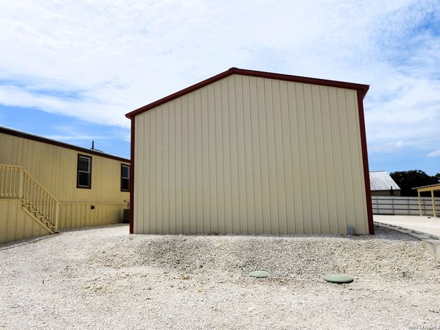 10766 PARK ROAD 37, Lakehills, TX 78063