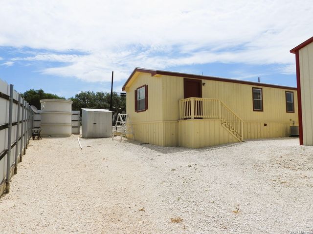 10766 PARK ROAD 37, Lakehills, TX 78063