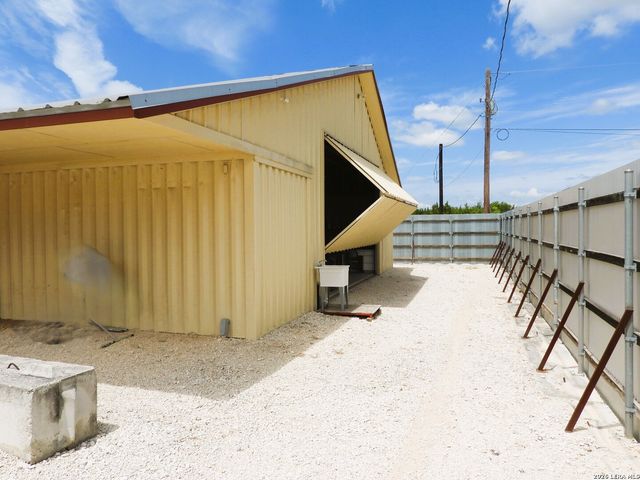 10766 PARK ROAD 37, Lakehills, TX 78063