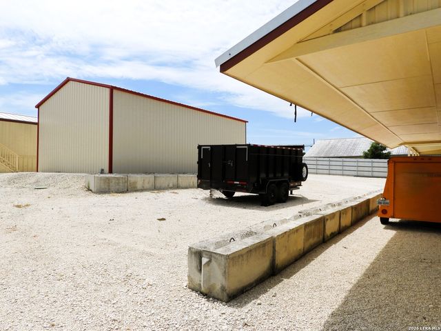10766 PARK ROAD 37, Lakehills, TX 78063