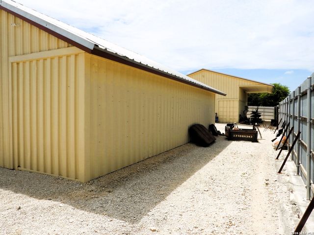 10766 PARK ROAD 37, Lakehills, TX 78063