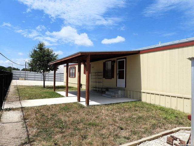 10766 PARK ROAD 37, Lakehills, TX 78063