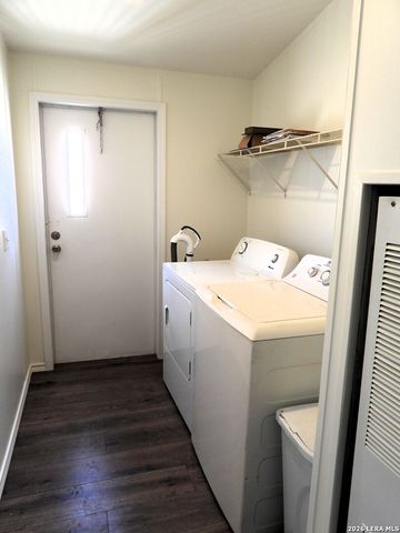 10766 PARK ROAD 37, Lakehills, TX 78063