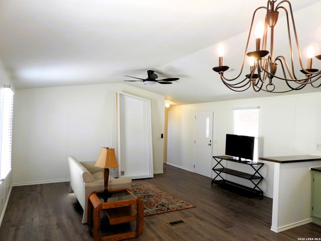 10766 PARK ROAD 37, Lakehills, TX 78063