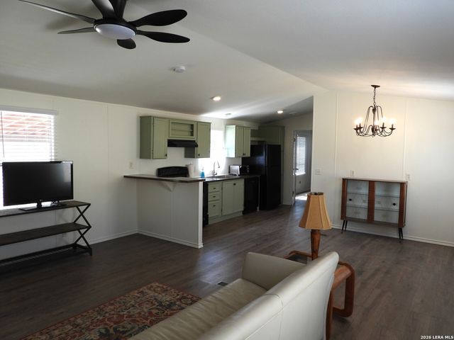 10766 PARK ROAD 37, Lakehills, TX 78063