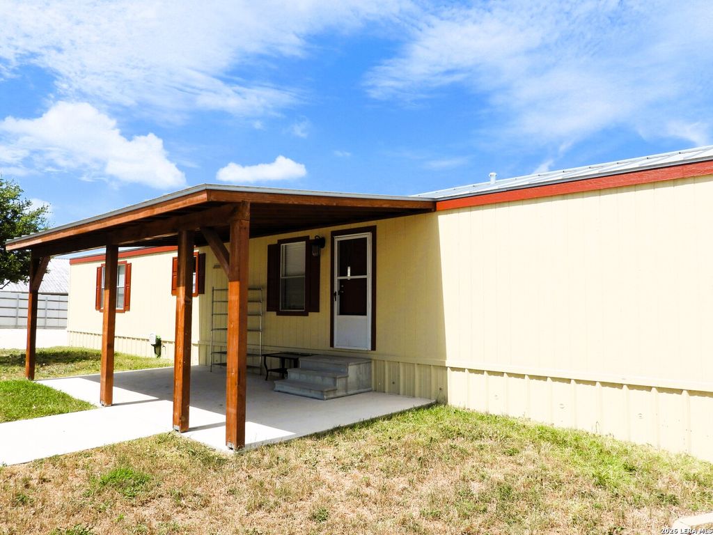 10766 PARK ROAD 37, Lakehills, TX 78063