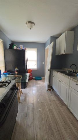 12285 Asbury Park, Detroit, MI 48227
