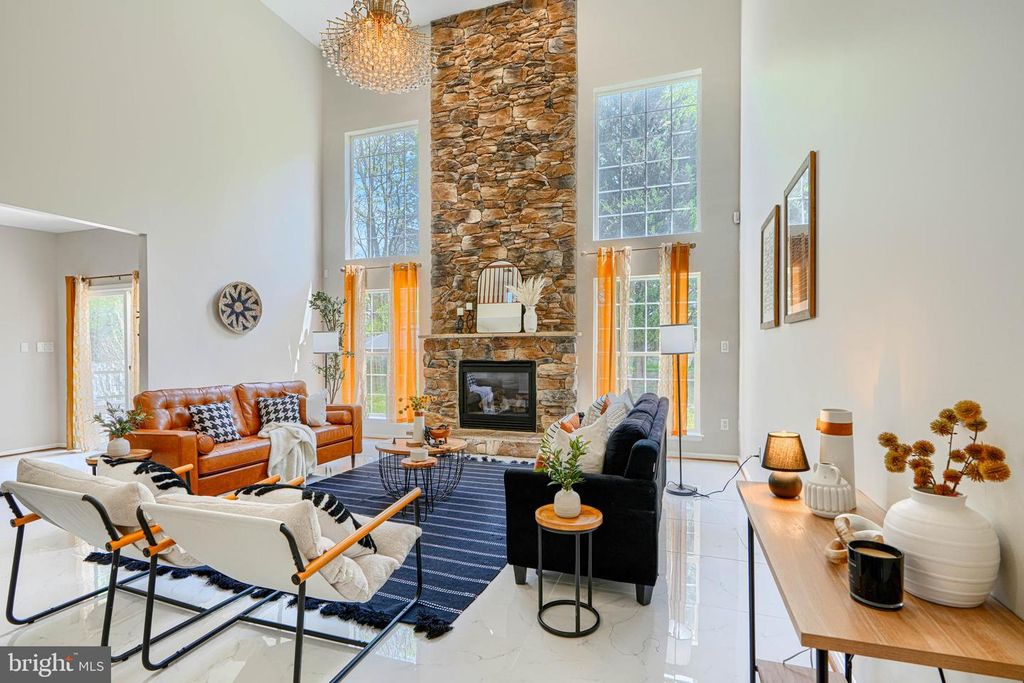 Image 10 of property listing at Address unavailable.