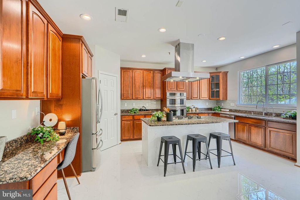 Image 14 of property listing at Address unavailable.