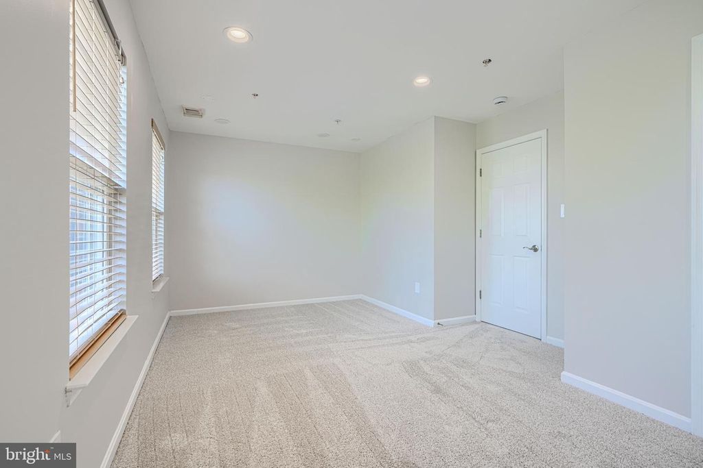 Image 28 of property listing at Address unavailable.