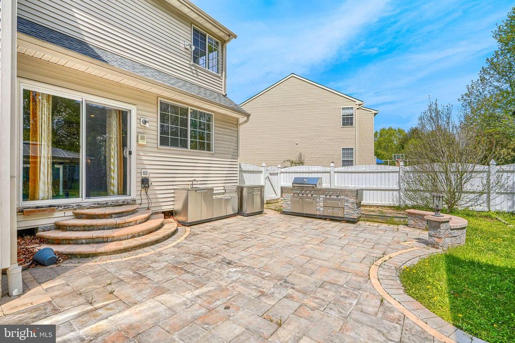 Image 40 of property listing at Address unavailable.