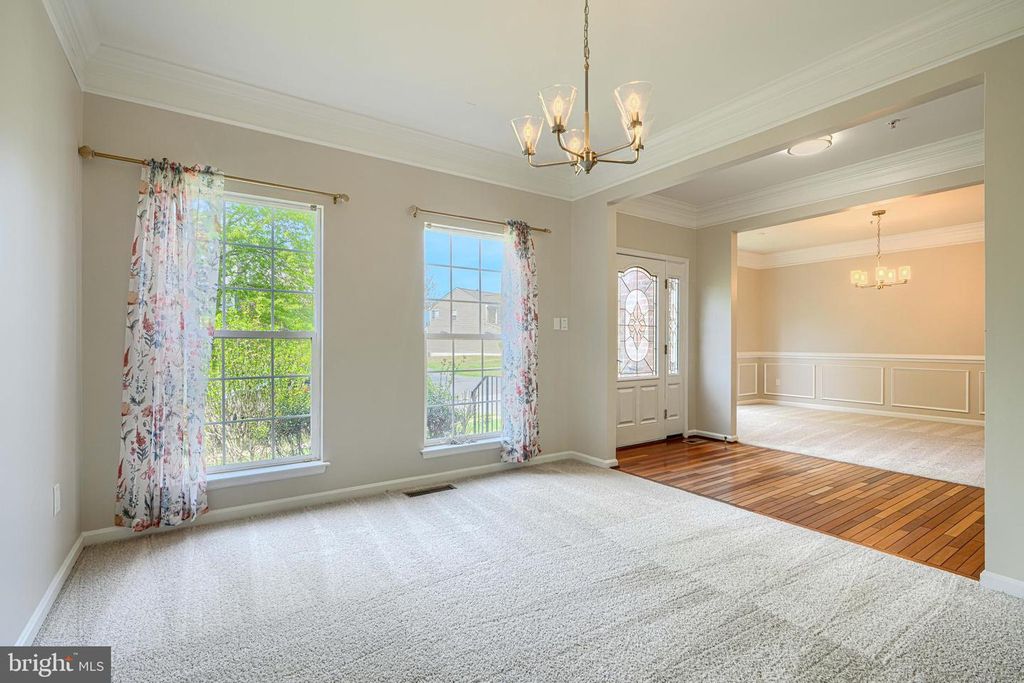 Image 6 of property listing at Address unavailable.