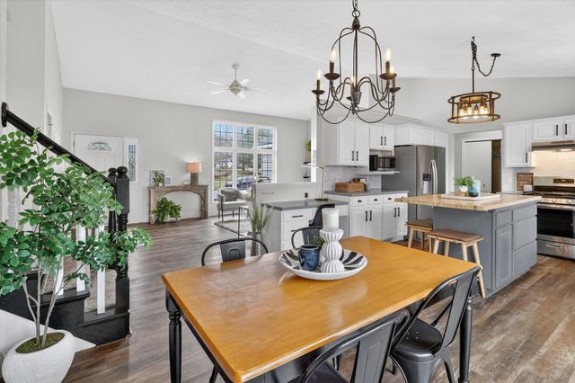 826 Meadow Drive, Wayland, MI 49348