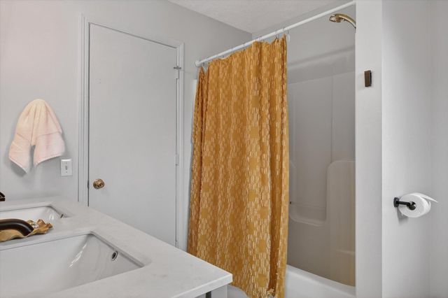 826 Meadow Drive, Wayland, MI 49348