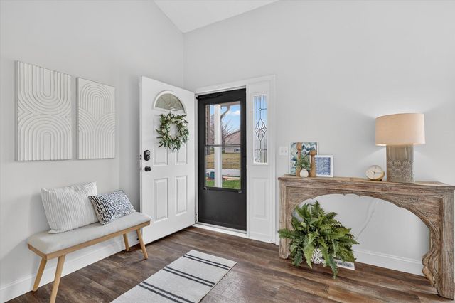 826 Meadow Drive, Wayland, MI 49348