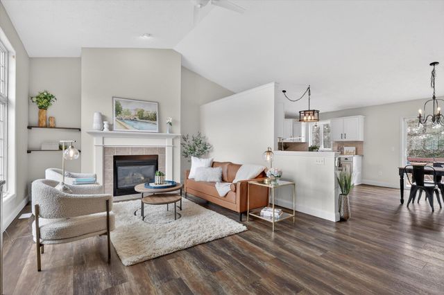 826 Meadow Drive, Wayland, MI 49348