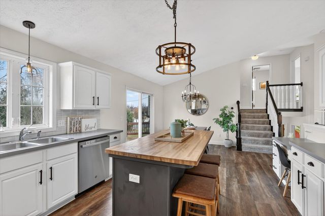 826 Meadow Drive, Wayland, MI 49348