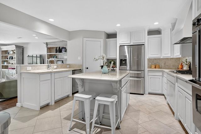 1212 Country Club Dr, Midland, TX 79701