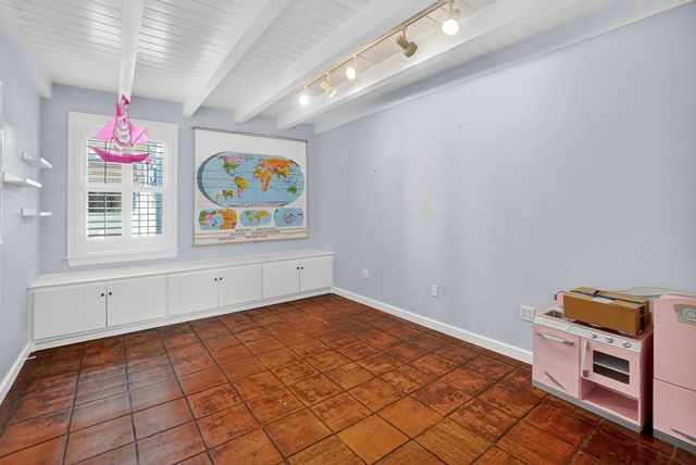 1212 Country Club Dr, Midland, TX 79701