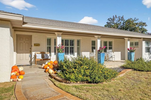 1212 Country Club Dr, Midland, TX 79701