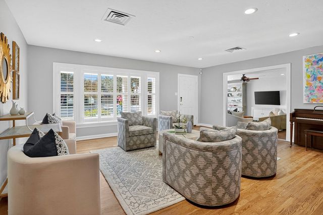 1212 Country Club Dr, Midland, TX 79701