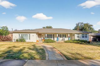 1212 Country Club Dr, Midland, TX 79701