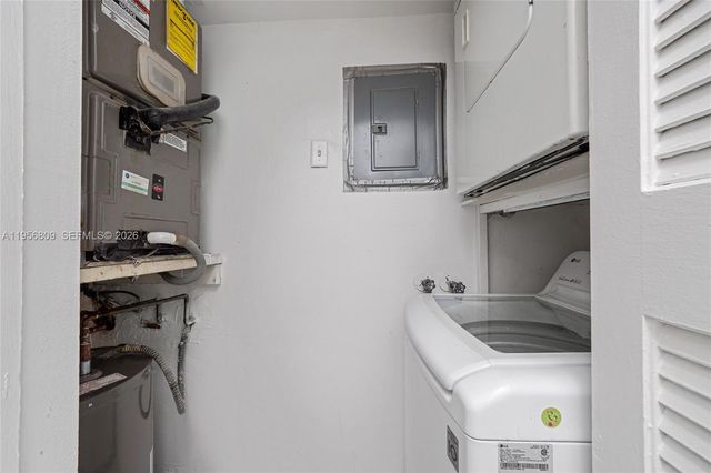 200 Lakeview Dr 101, Weston, FL 33326