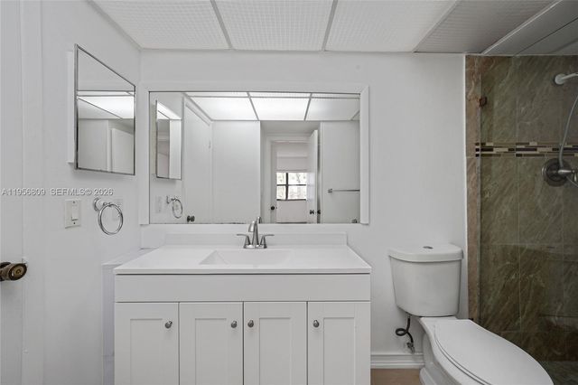 200 Lakeview Dr 101, Weston, FL 33326