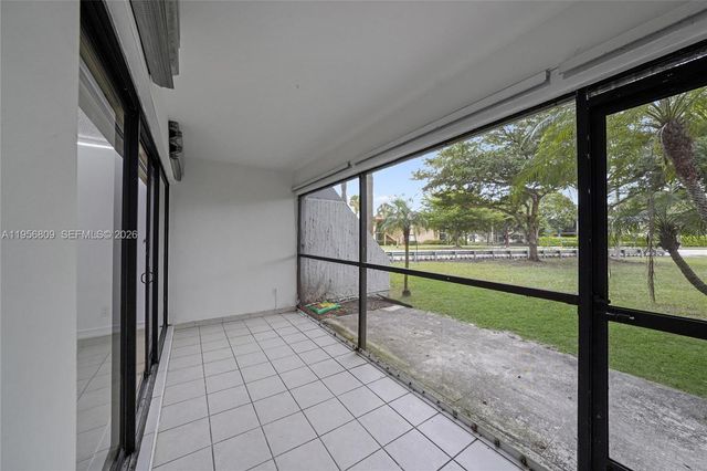 200 Lakeview Dr 101, Weston, FL 33326