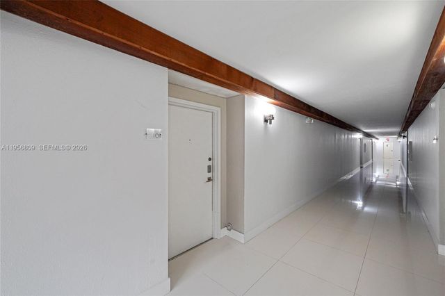 200 Lakeview Dr 101, Weston, FL 33326