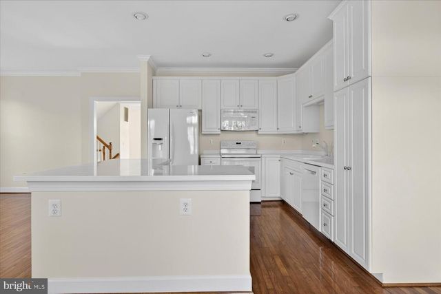 4184 GOVERNOR YEARDLEY LN, Fairfax, VA 22030