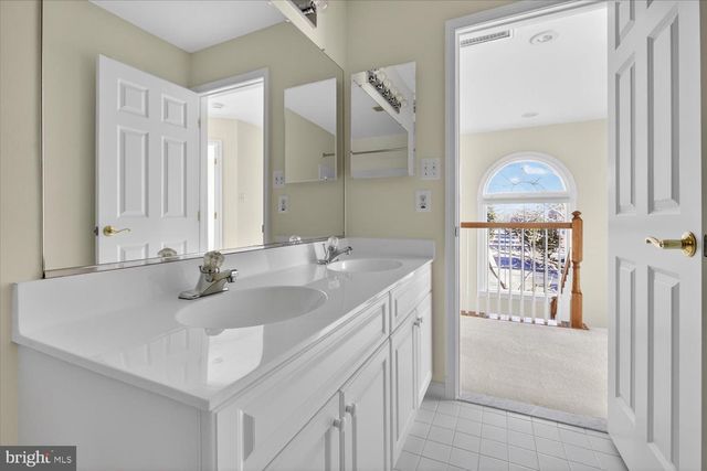 4184 GOVERNOR YEARDLEY LN, Fairfax, VA 22030