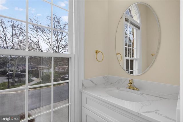 4184 GOVERNOR YEARDLEY LN, Fairfax, VA 22030