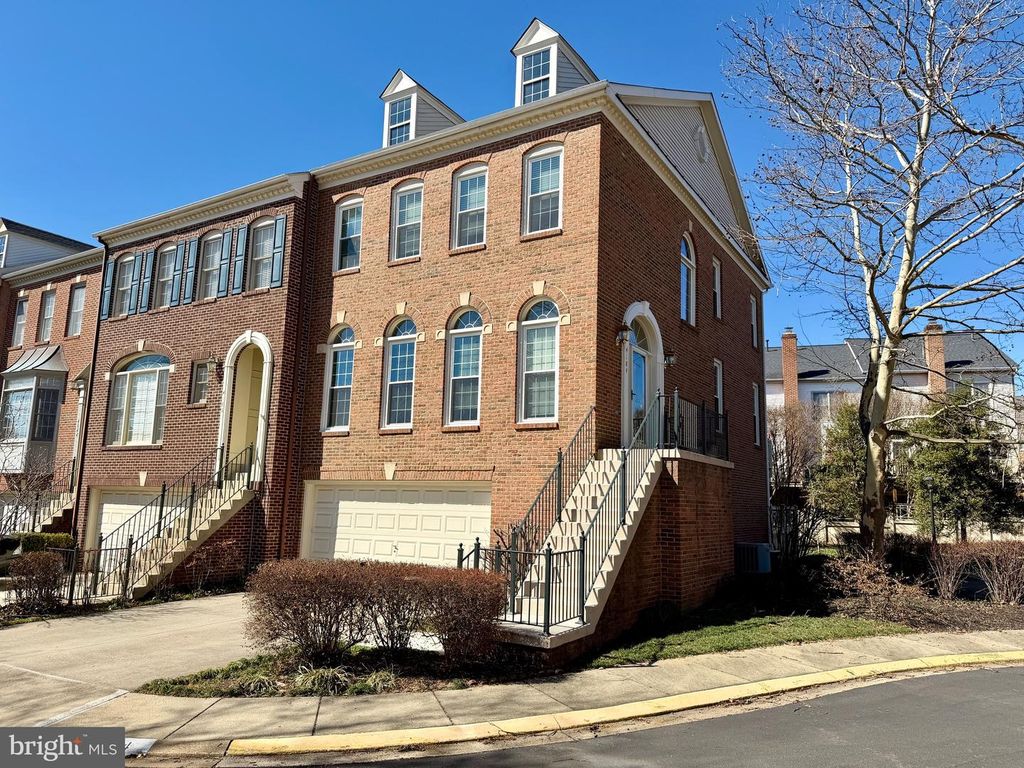 4184 GOVERNOR YEARDLEY LN, Fairfax, VA 22030