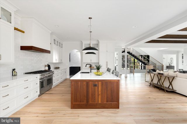 1446 COLA DR, Mclean, VA 22101