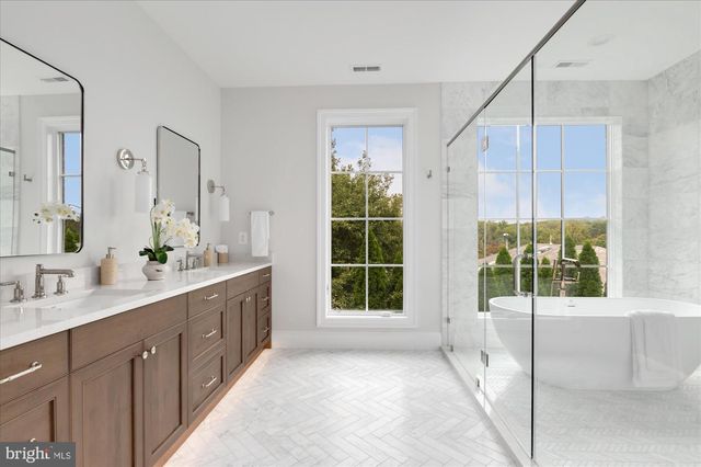 1446 COLA DR, Mclean, VA 22101