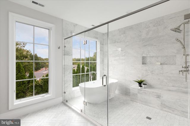 1446 COLA DR, Mclean, VA 22101